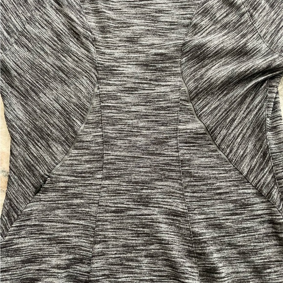 Lululemon Long Sleeve Dress - Size 6 - Picture 6 of 7